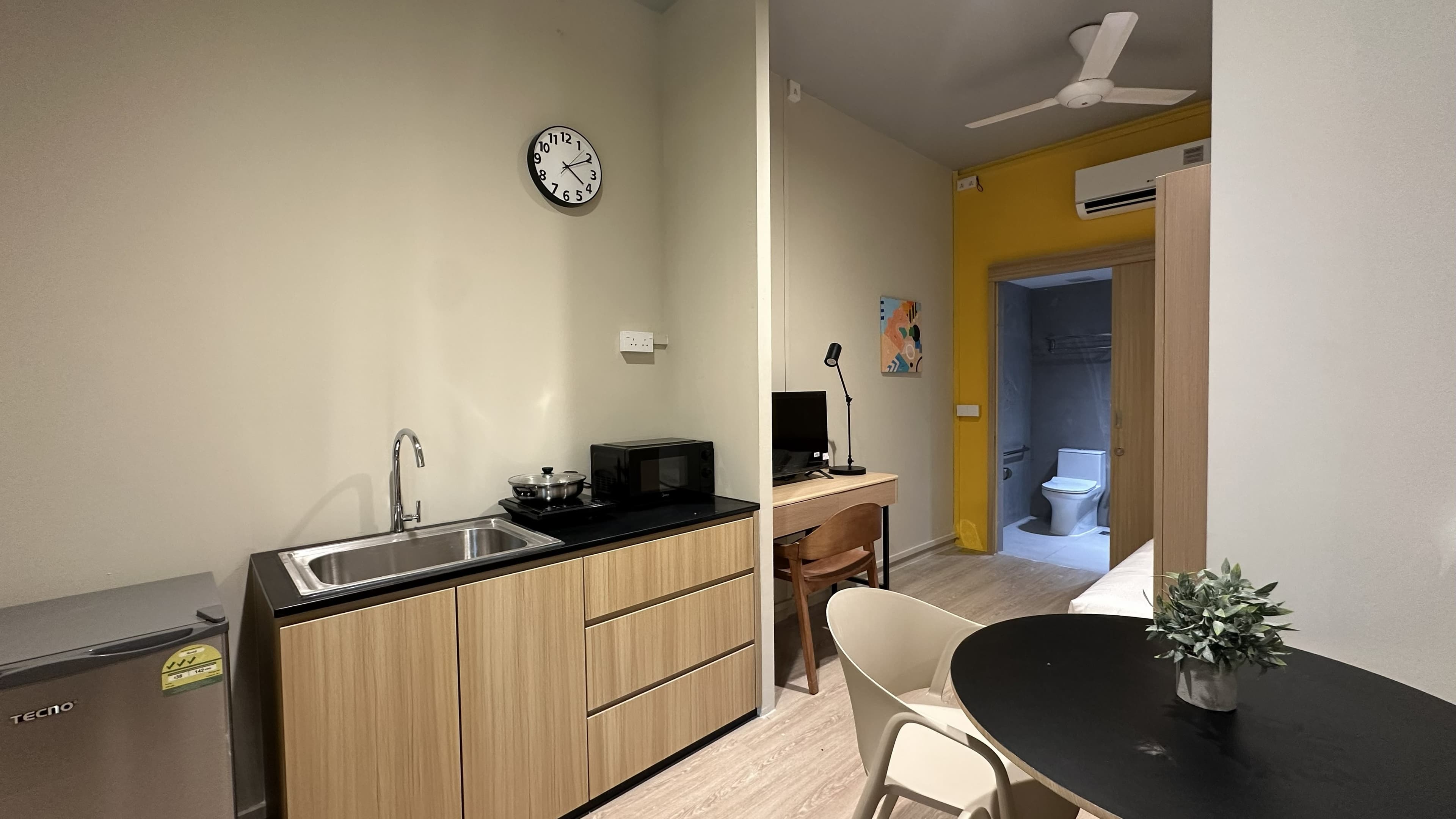 Twin Room Studio (1 Month)